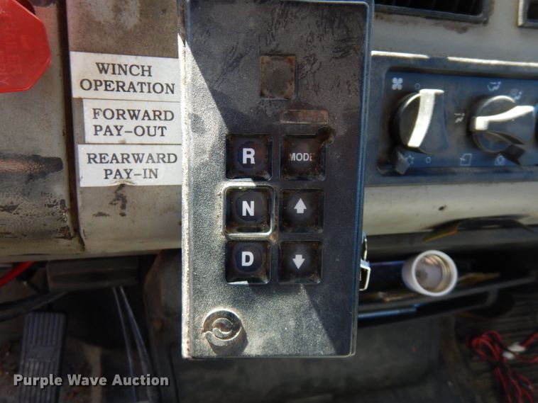 image for item FR9120 1999 Freightliner FL80  bucket truck