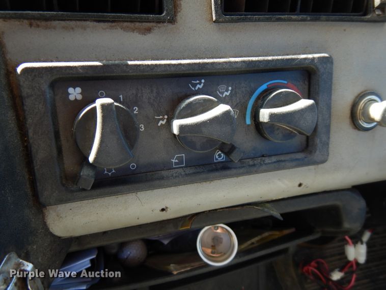 image for item FR9120 1999 Freightliner FL80  bucket truck