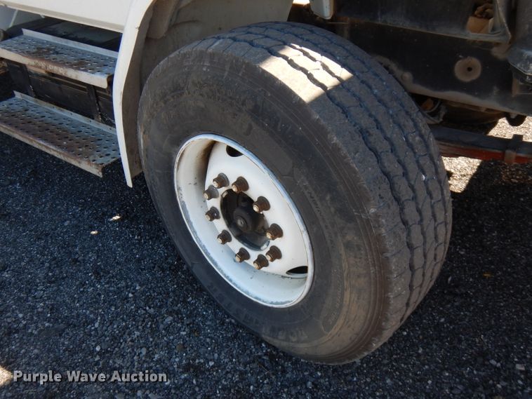 image for item FR9120 1999 Freightliner FL80  bucket truck