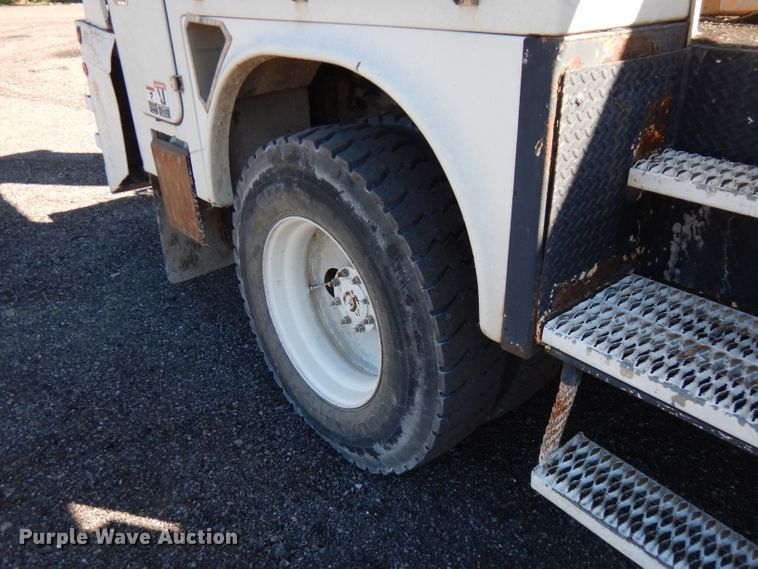 image for item FR9120 1999 Freightliner FL80  bucket truck