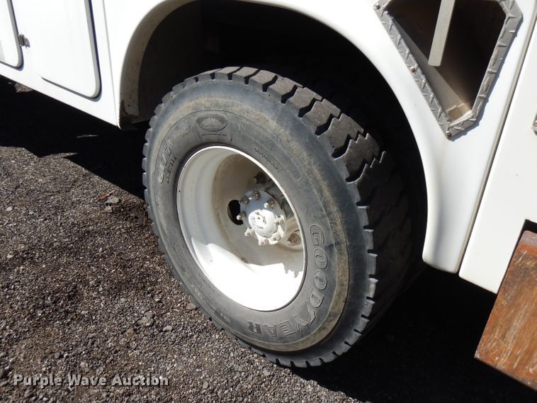 image for item FR9120 1999 Freightliner FL80  bucket truck