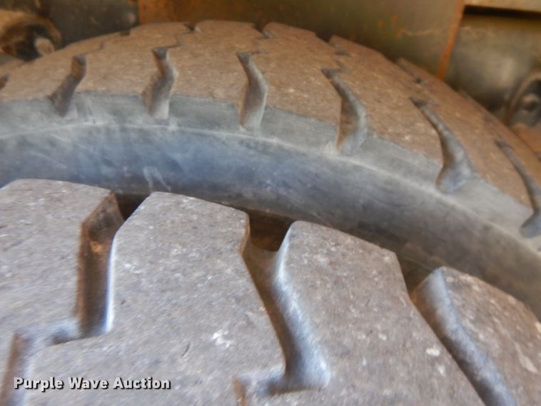 image for item FR9120 1999 Freightliner FL80  bucket truck