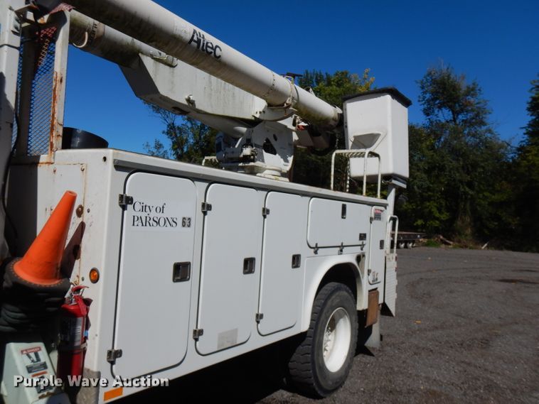image for item FR9120 1999 Freightliner FL80  bucket truck