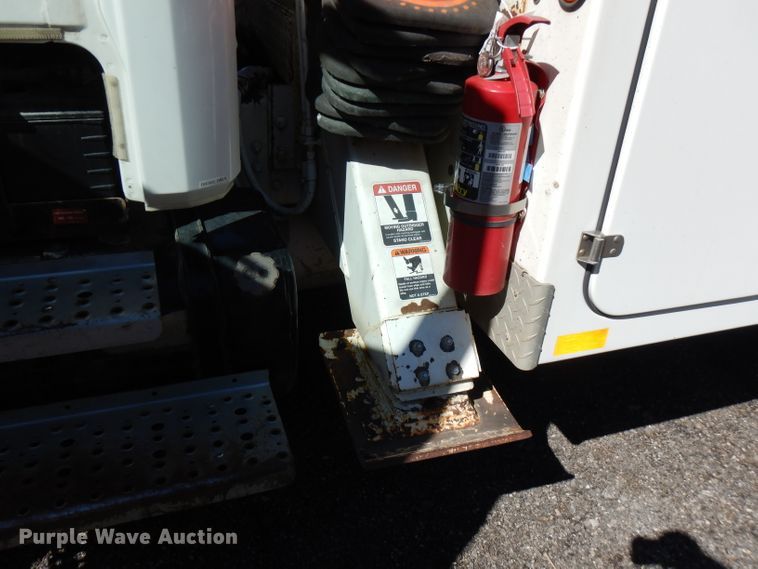 image for item FR9120 1999 Freightliner FL80  bucket truck