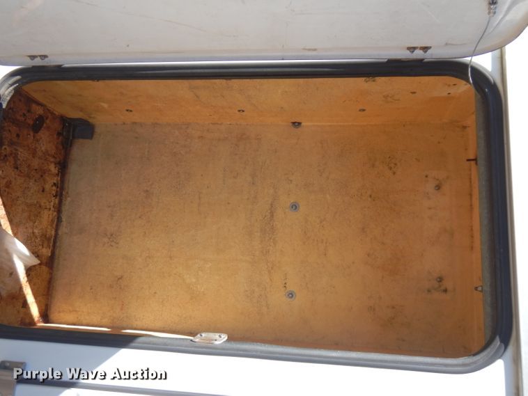 image for item FR9120 1999 Freightliner FL80  bucket truck