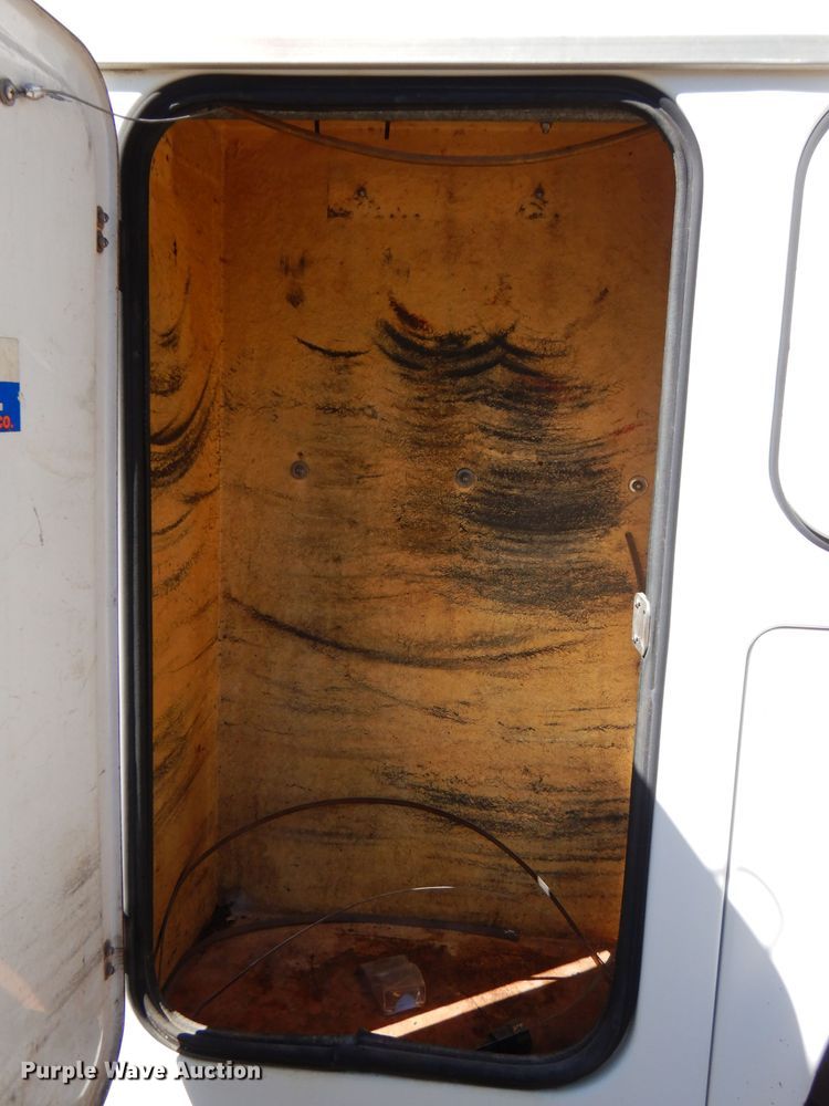 image for item FR9120 1999 Freightliner FL80  bucket truck