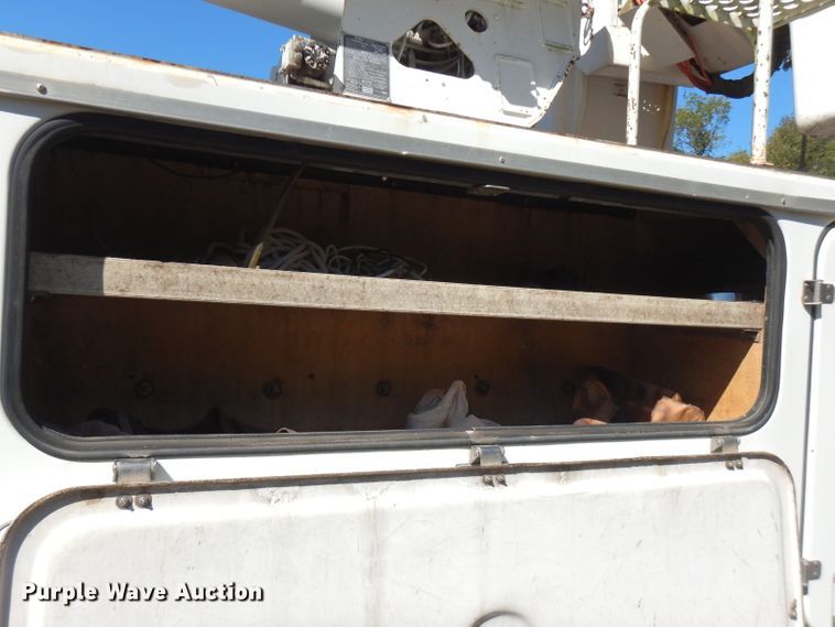 image for item FR9120 1999 Freightliner FL80  bucket truck