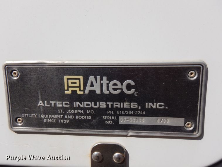 image for item FR9120 1999 Freightliner FL80  bucket truck