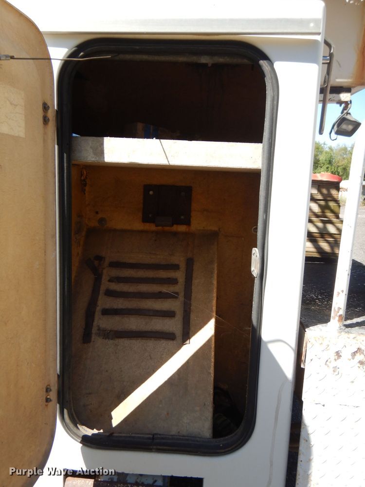 image for item FR9120 1999 Freightliner FL80  bucket truck