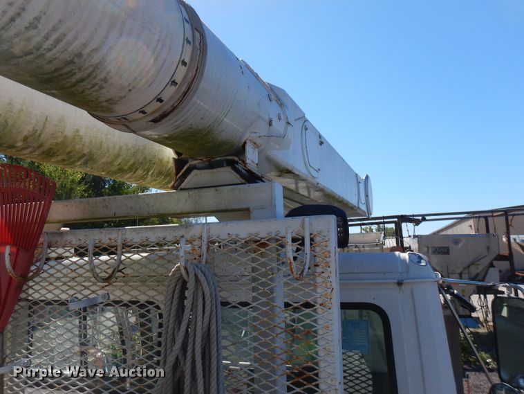 image for item FR9120 1999 Freightliner FL80  bucket truck