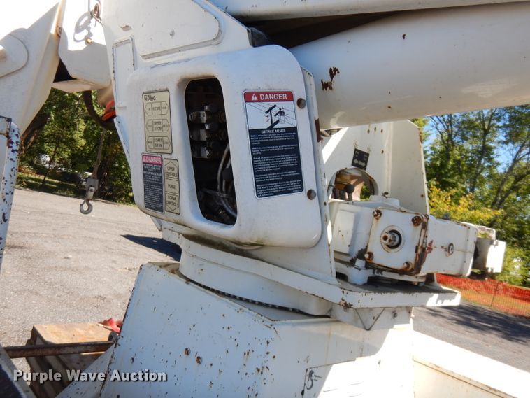 image for item FR9120 1999 Freightliner FL80  bucket truck