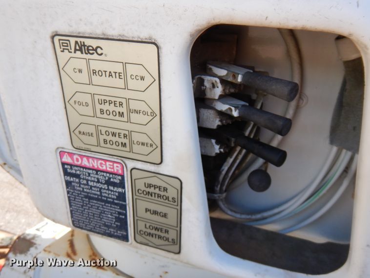 image for item FR9120 1999 Freightliner FL80  bucket truck