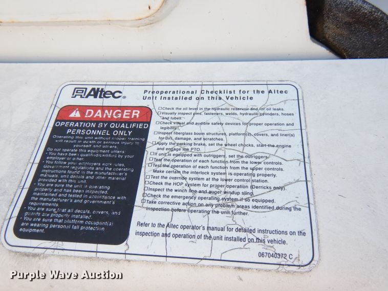 image for item FR9120 1999 Freightliner FL80  bucket truck