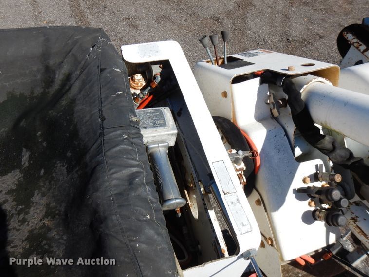 image for item FR9120 1999 Freightliner FL80  bucket truck