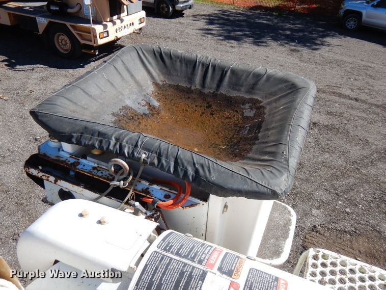 image for item FR9120 1999 Freightliner FL80  bucket truck