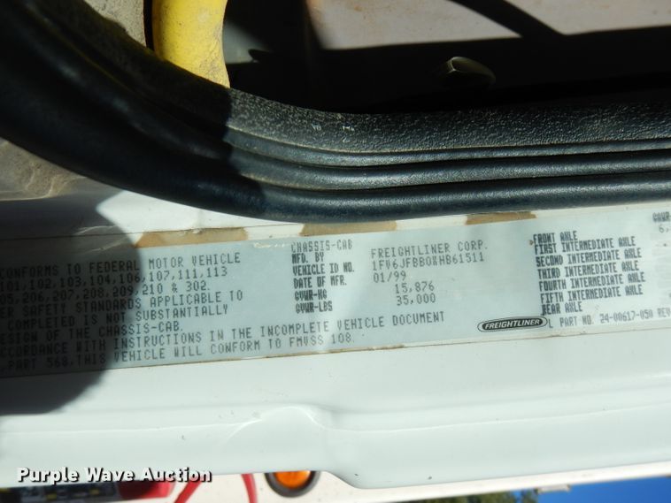 image for item FR9120 1999 Freightliner FL80  bucket truck