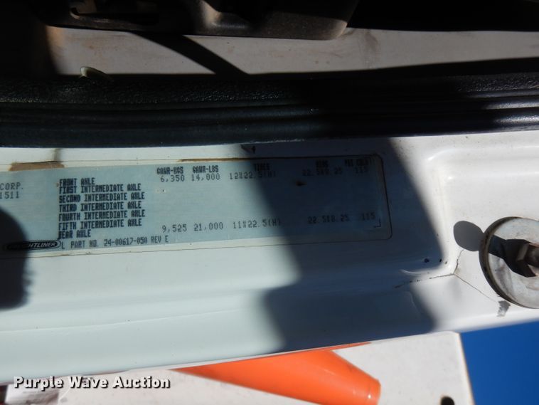 image for item FR9120 1999 Freightliner FL80  bucket truck