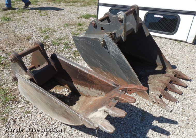image for item FR9122 (2) backhoe buckets