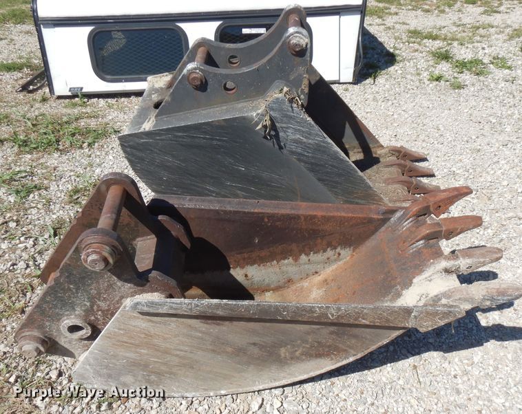 image for item FR9122 (2) backhoe buckets