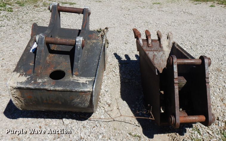 image for item FR9122 (2) backhoe buckets