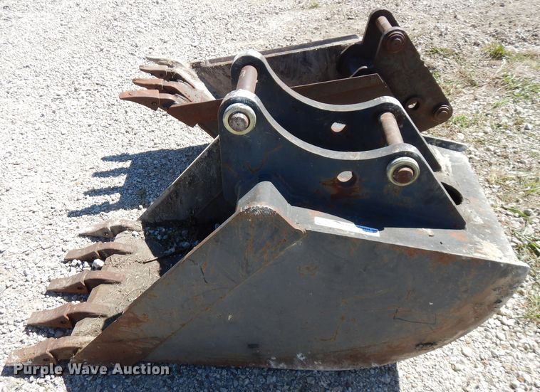 image for item FR9122 (2) backhoe buckets