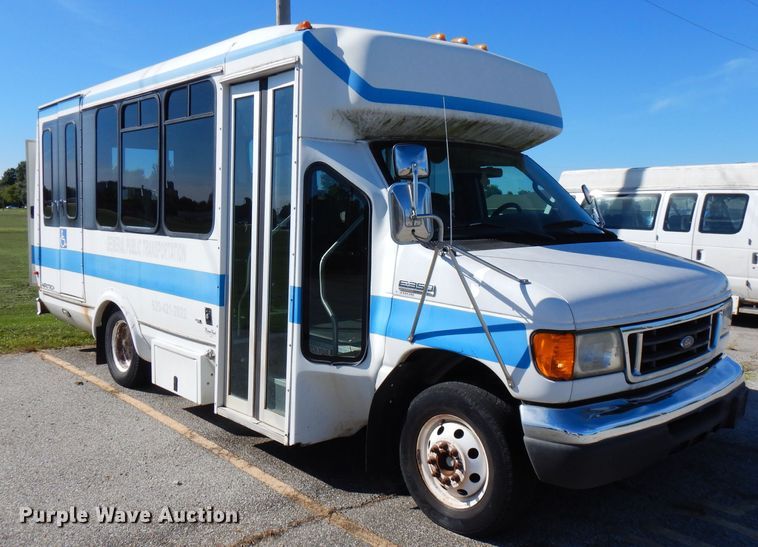 image for item FR9127 2006 Ford E350 Super Duty  shuttle bus