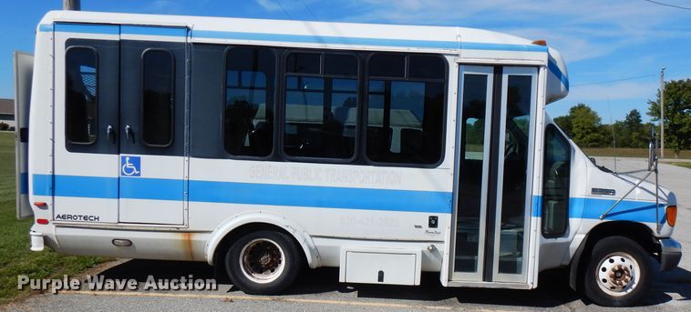 image for item FR9127 2006 Ford E350 Super Duty  shuttle bus