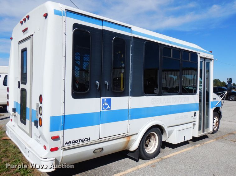 image for item FR9127 2006 Ford E350 Super Duty  shuttle bus