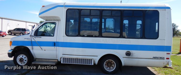 image for item FR9127 2006 Ford E350 Super Duty  shuttle bus