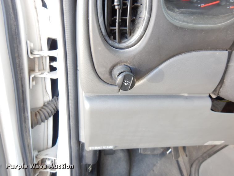 image for item FR9127 2006 Ford E350 Super Duty  shuttle bus