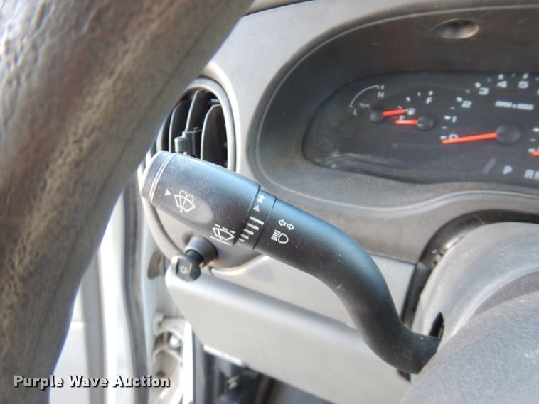 image for item FR9127 2006 Ford E350 Super Duty  shuttle bus