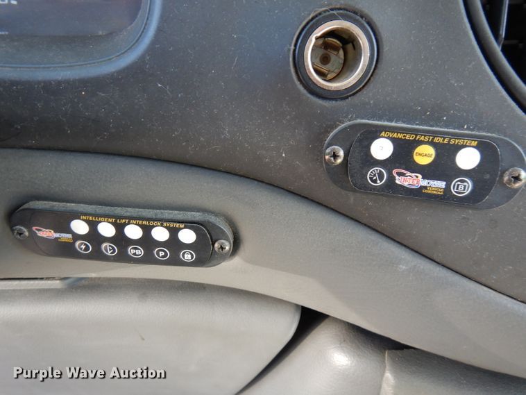 image for item FR9127 2006 Ford E350 Super Duty  shuttle bus