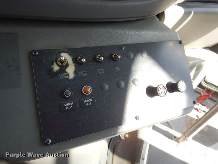 image for item FR9127 2006 Ford E350 Super Duty  shuttle bus