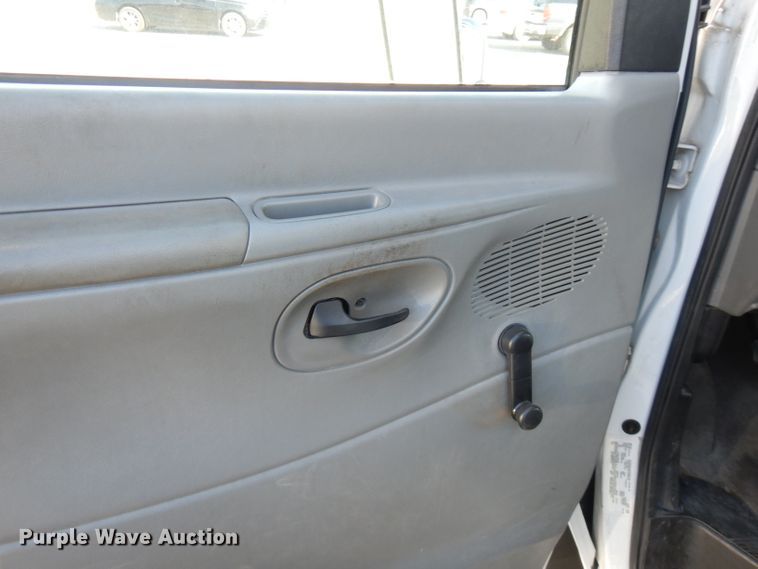 image for item FR9127 2006 Ford E350 Super Duty  shuttle bus