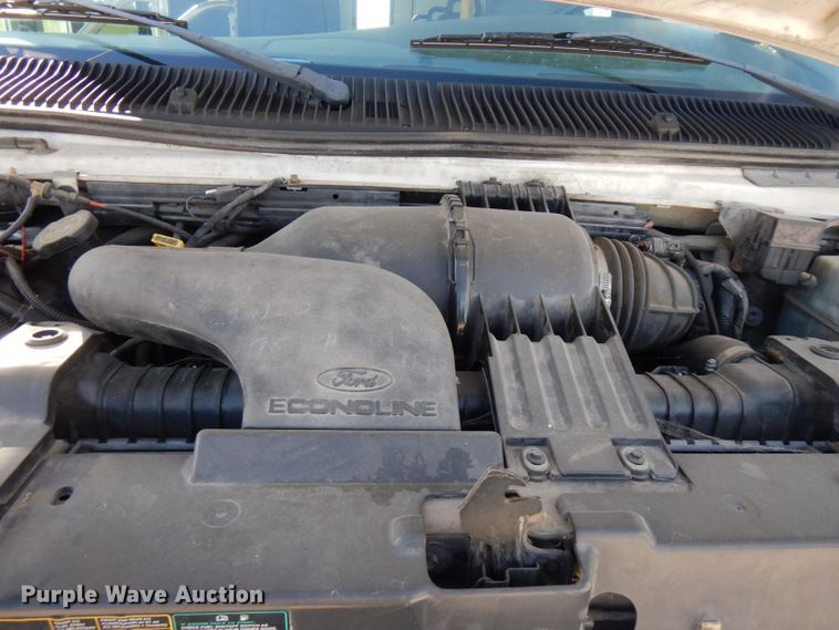 image for item FR9127 2006 Ford E350 Super Duty  shuttle bus