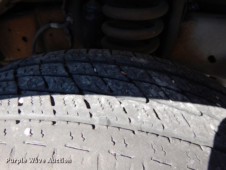 image for item FR9127 2006 Ford E350 Super Duty  shuttle bus