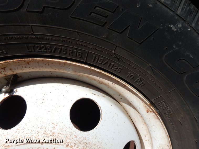 image for item FR9127 2006 Ford E350 Super Duty  shuttle bus