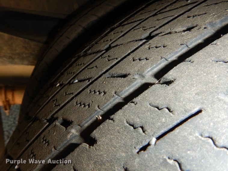 image for item FR9127 2006 Ford E350 Super Duty  shuttle bus