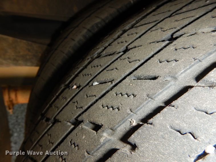 image for item FR9127 2006 Ford E350 Super Duty  shuttle bus