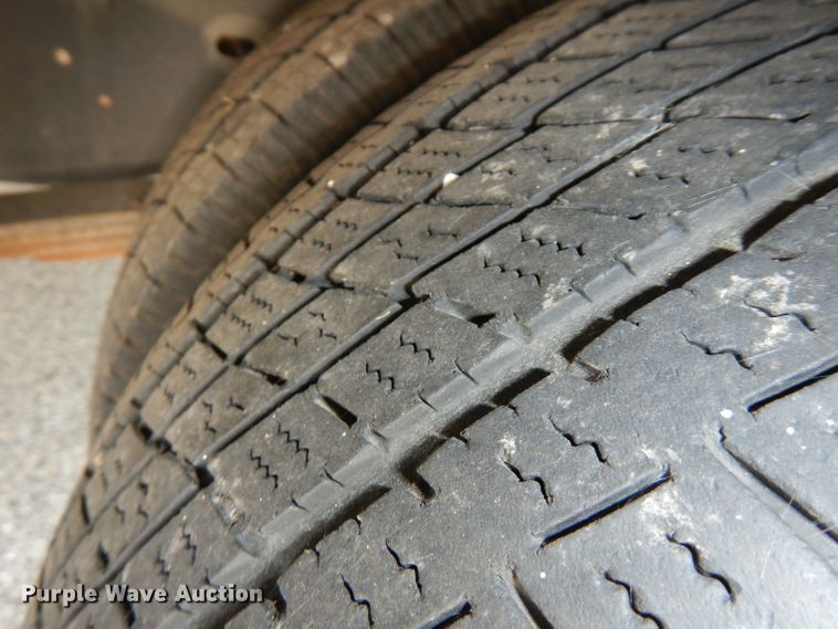 image for item FR9127 2006 Ford E350 Super Duty  shuttle bus