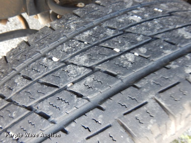 image for item FR9127 2006 Ford E350 Super Duty  shuttle bus