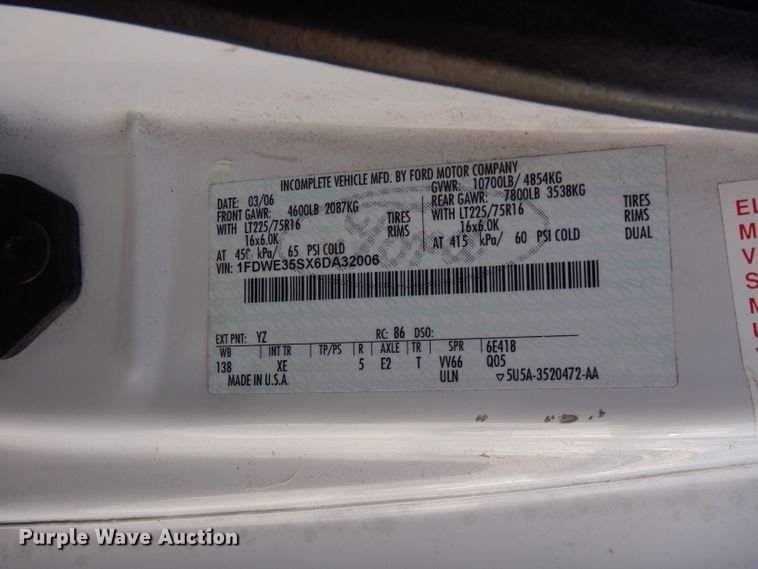 image for item FR9127 2006 Ford E350 Super Duty  shuttle bus