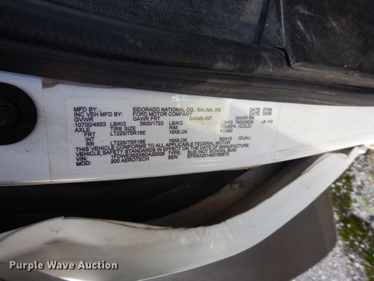 image for item FR9127 2006 Ford E350 Super Duty  shuttle bus