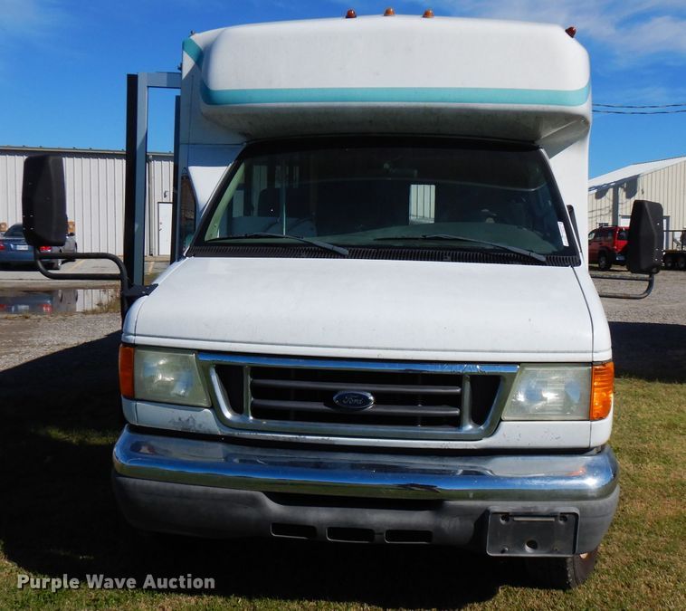 image for item FR9130 2007 Ford Econoline E450  shuttle bus