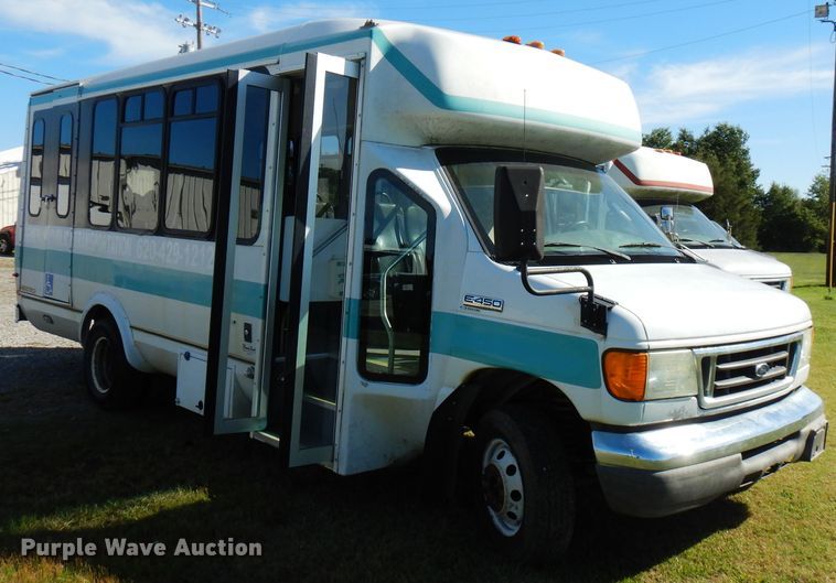 image for item FR9130 2007 Ford Econoline E450  shuttle bus