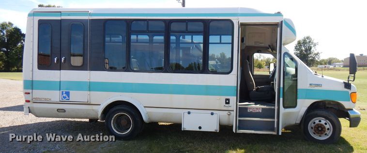 image for item FR9130 2007 Ford Econoline E450  shuttle bus