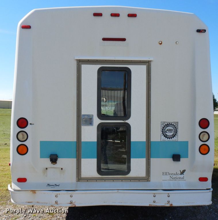 image for item FR9130 2007 Ford Econoline E450  shuttle bus