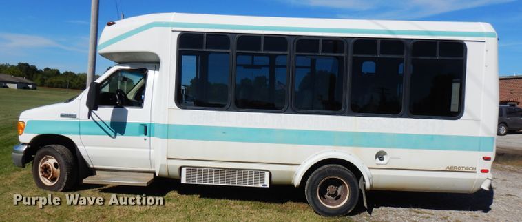 image for item FR9130 2007 Ford Econoline E450  shuttle bus