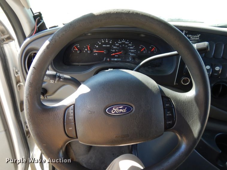 image for item FR9130 2007 Ford Econoline E450  shuttle bus