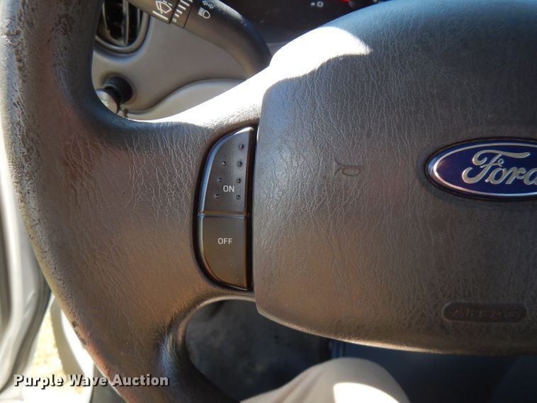 image for item FR9130 2007 Ford Econoline E450  shuttle bus